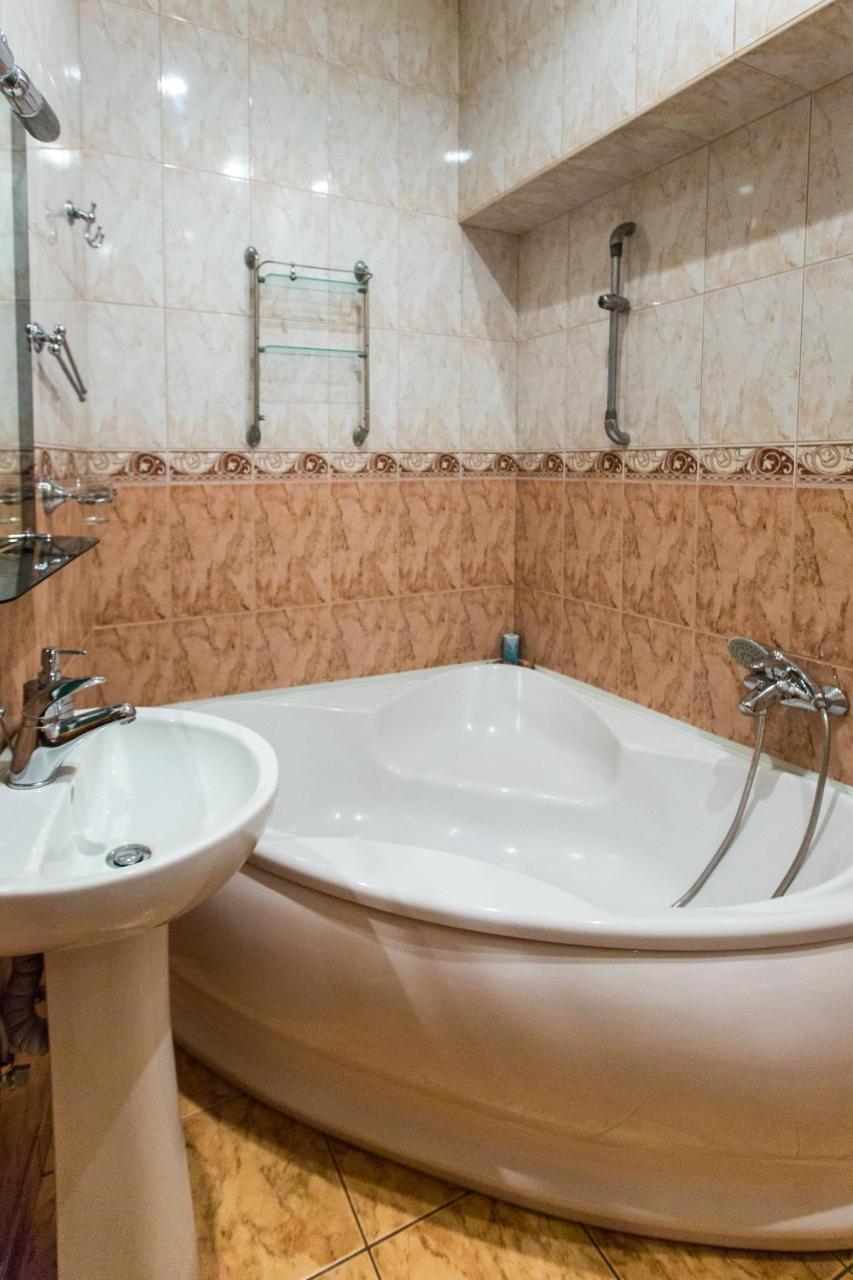 Apartment In The City Centre Lviv Exteriör bild