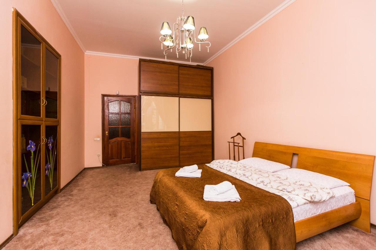Apartment In The City Centre Lviv Exteriör bild