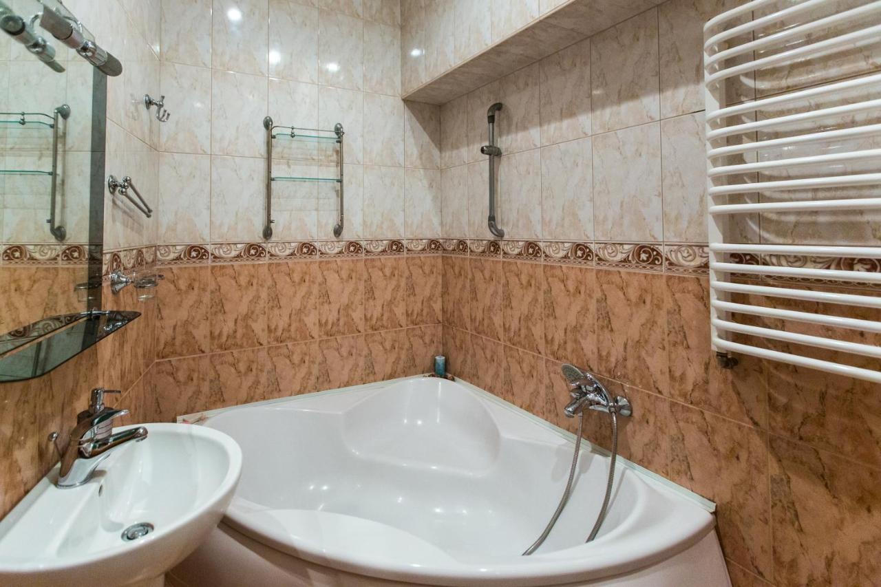 Apartment In The City Centre Lviv Exteriör bild
