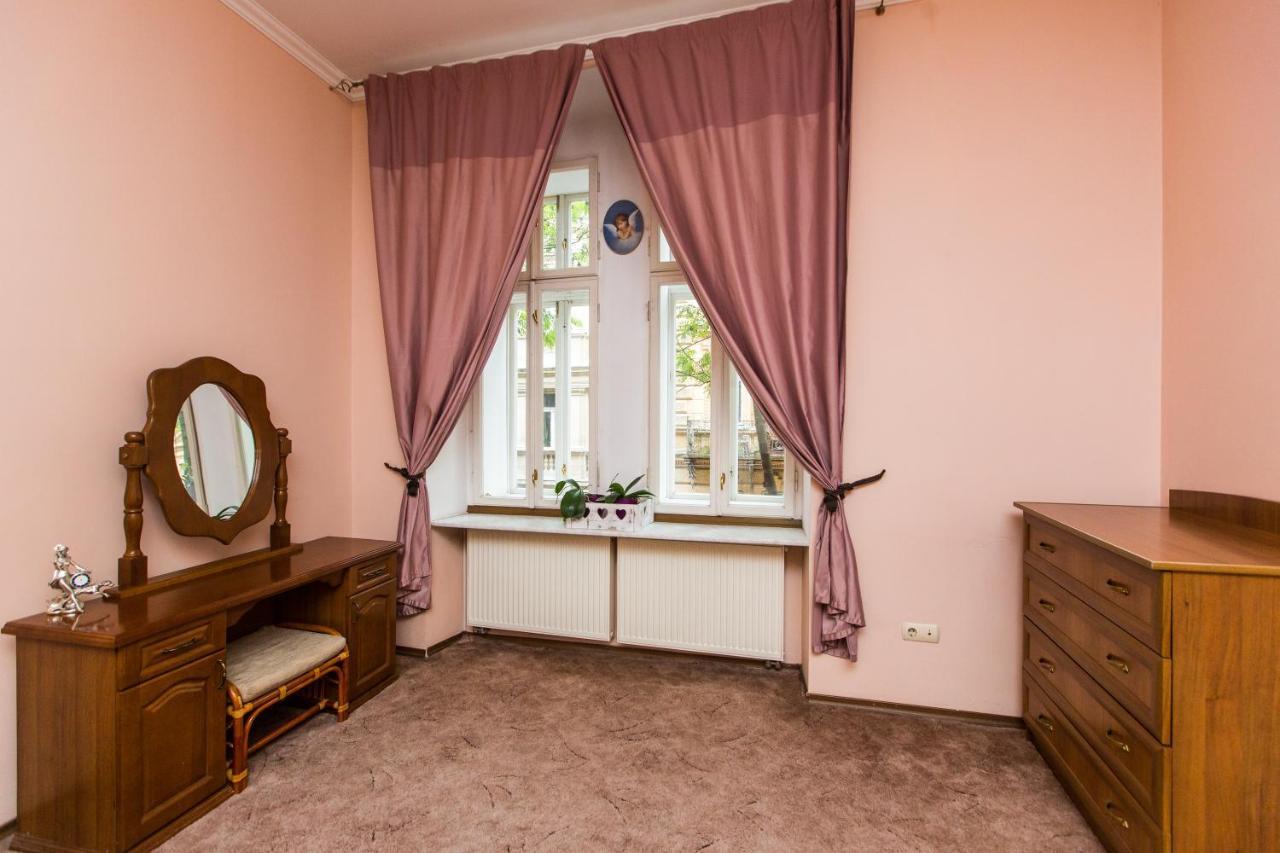 Apartment In The City Centre Lviv Exteriör bild