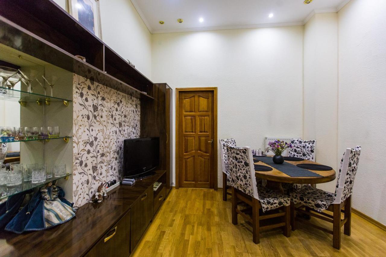 Apartment In The City Centre Lviv Exteriör bild